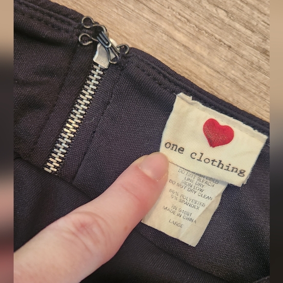 🏷 Black Hot Shorts Junior's Size Large - Picture 5 of 6